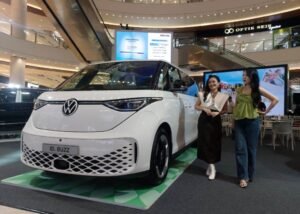 Volkswagen ID BUZZ Siap Temani Mobilitas Perempuan Surabaya