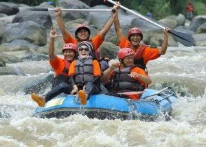Arung Jeram Wisata Air Menantang Bagi Kaum Hawa