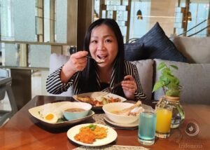 Yuliana : Rawon Dengkul dan Garang Asem VASA Surabaya Nikmat Sekali