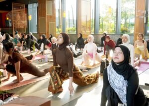 Yoga Berbusana Batik ala Grand Mercure Malang, Ini Keseruannya